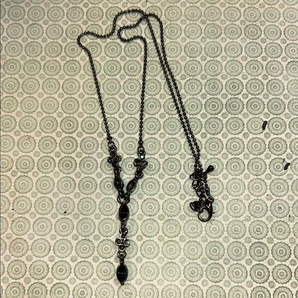 Elegant Black Necklace - Picture 1 of 3